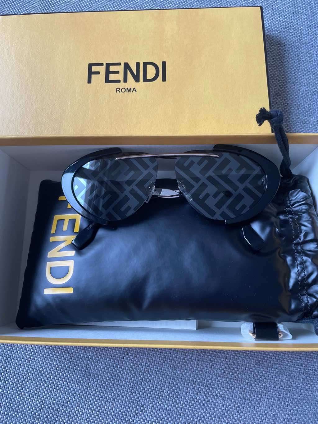 Fendi Acetate Monogram Black Sunglasses Black Never worn - Model View
