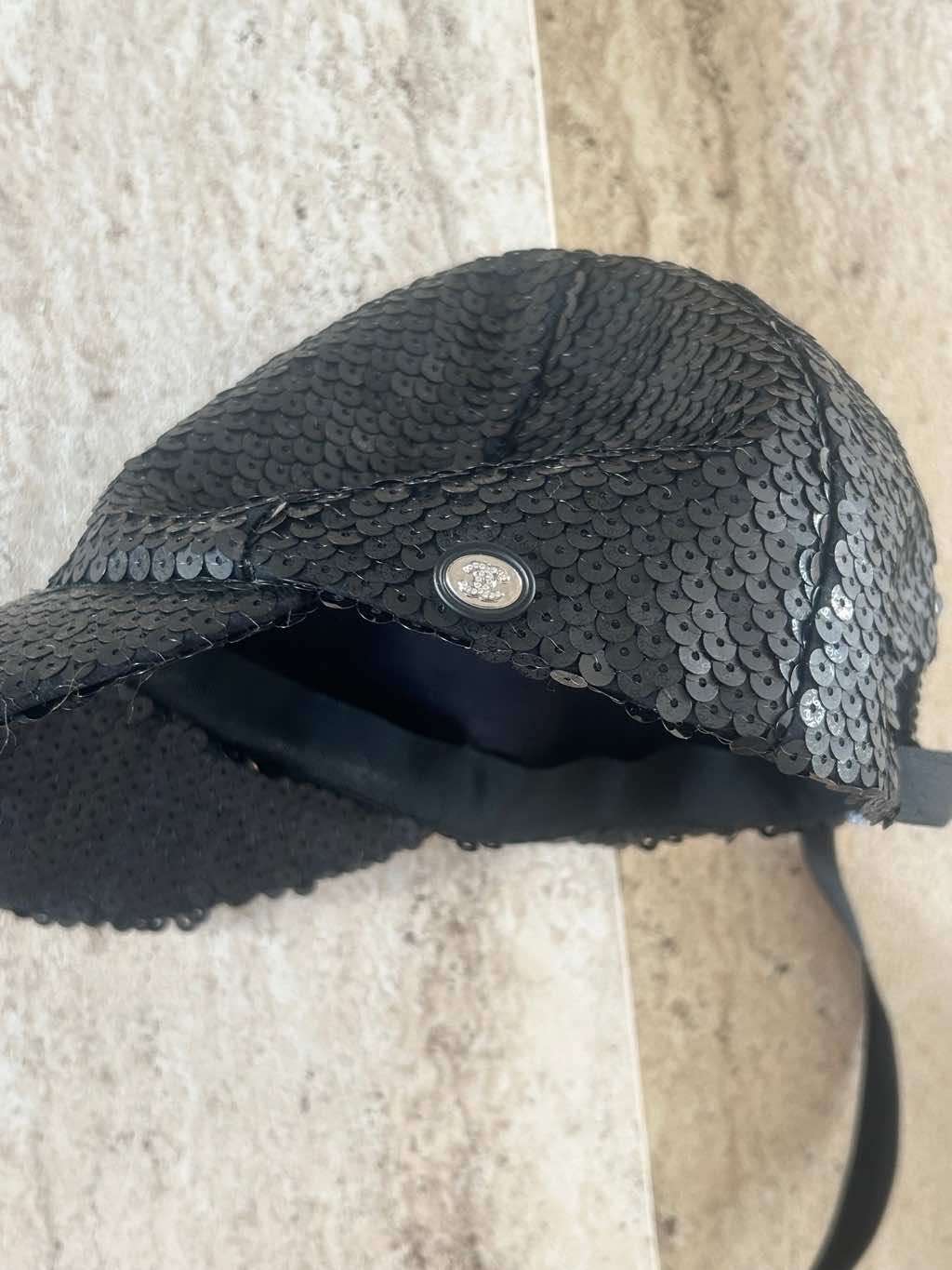 Chanel Black sequin cap Black Good - Inside View