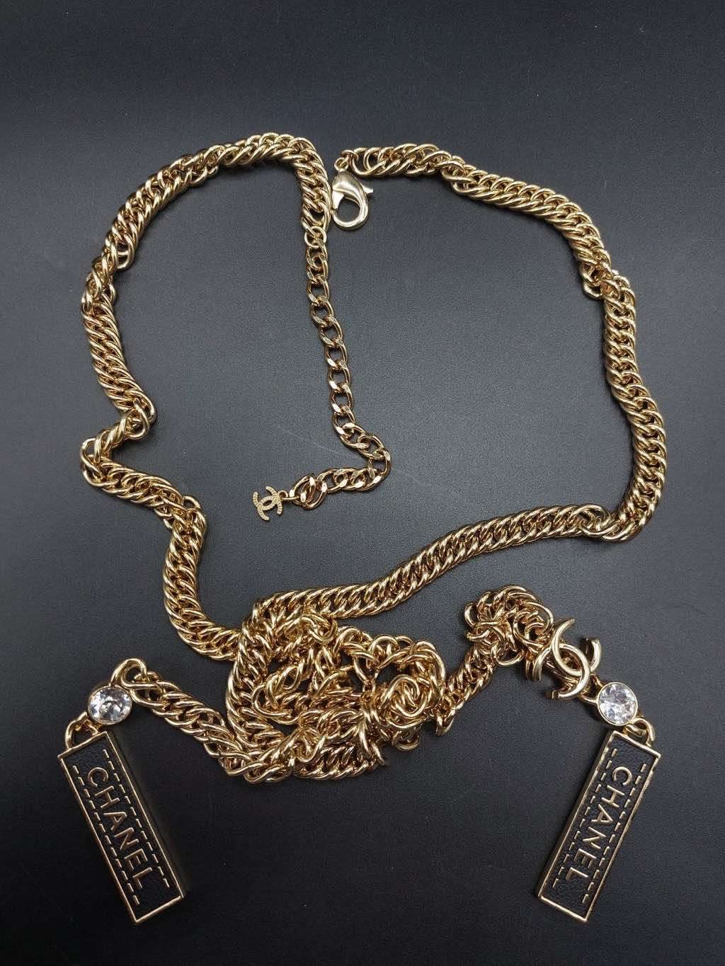 Chanel Knotted chain necklace Gold Metal Very good condition - Back View