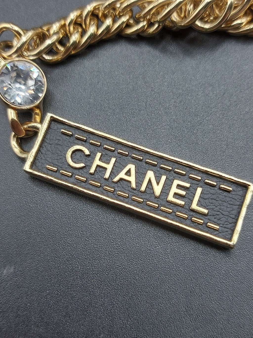 Chanel Knotted chain necklace Gold Metal Very good condition - Box View