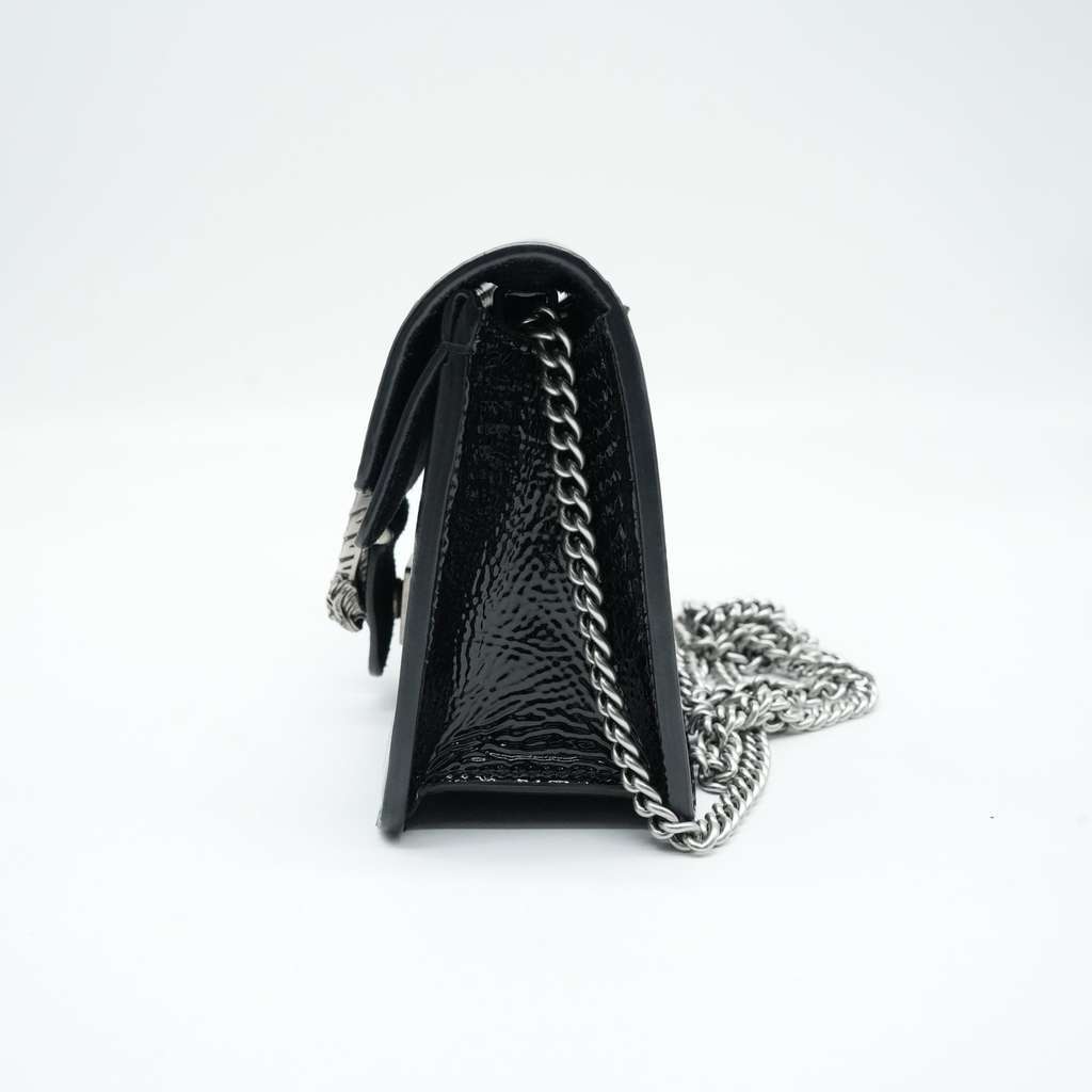 Gucci Super Mini Dionysus Bag in Patent Leather Black Black Fair - Model View
