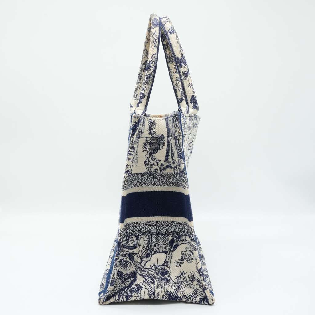 Dior Medium Dior Book Tote Blue and Ecru Toile de Jouy Reverse Embroidery Blue Cotton Fair - Model View