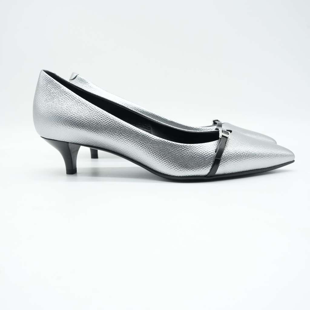 Hermès Ballet Flats Silver Size 36 Silver Leather Good - Model View
