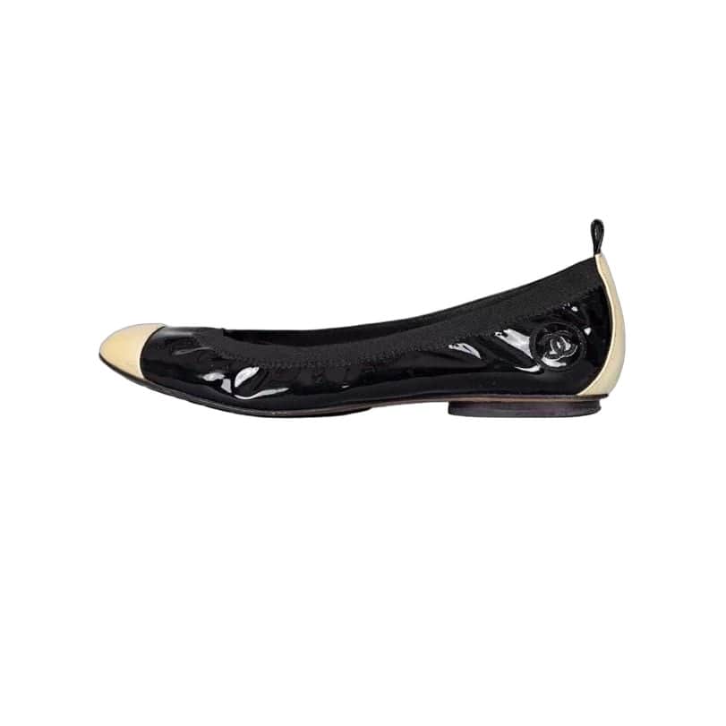Chanel Chanel Black Patent Leather Ballerina Flats - Size 39.5 pre-owned Black Leather Good - Front View
