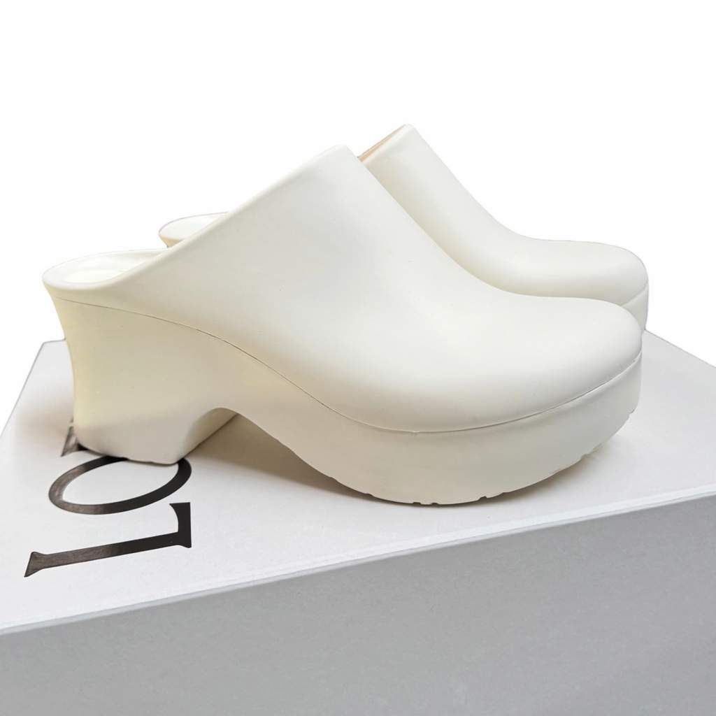 Loewe Loewe Terra Foam White Rubber Never worn, with tag - Front View