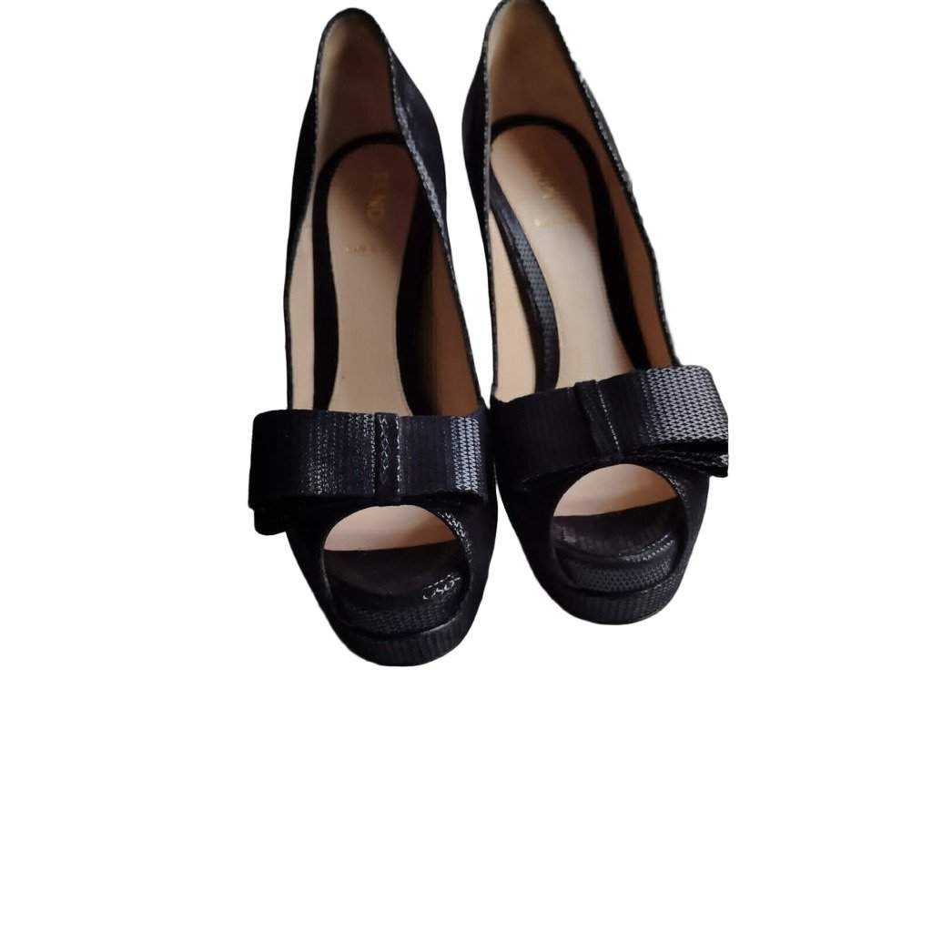 Fendi Heels Black Leather Never worn - Front View