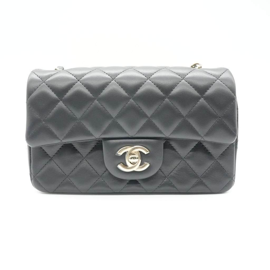 Chanel Mini 20 Classic Single Black Leather Never worn - Front View