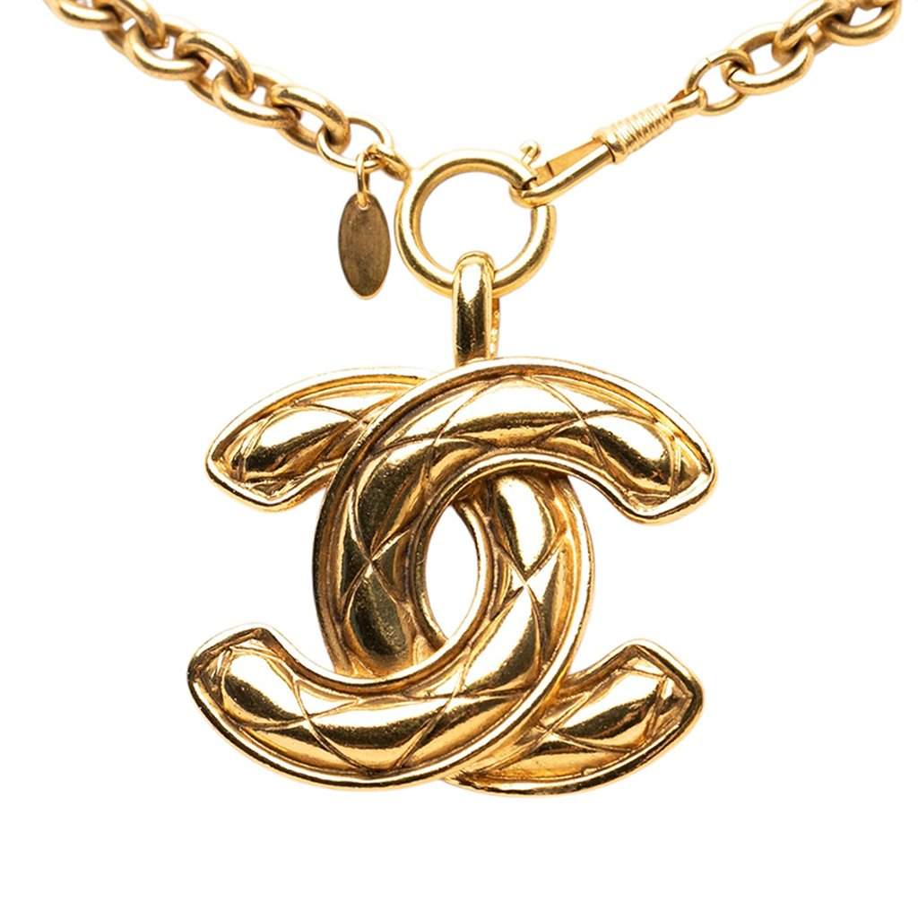 Chanel CC Gold Plated Quilted Pendant Necklace Gold Metal Very good condition - Front View