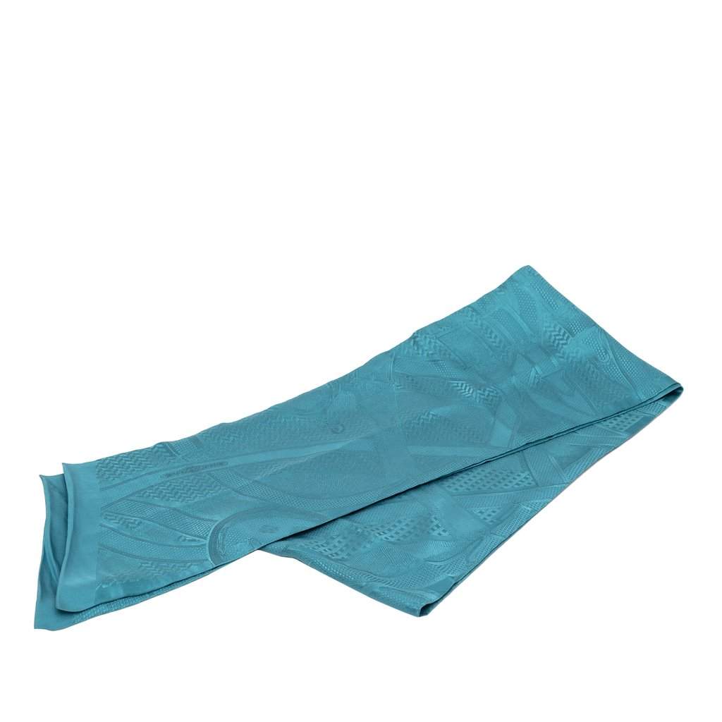 Hermès Maxi Cavalcadour a Cheval Silk Twilly Scarf Blue Very good condition - Front View