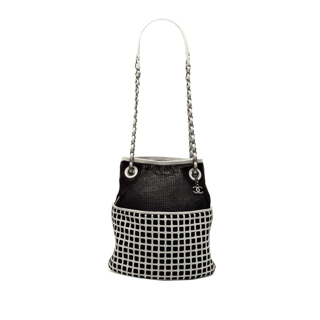 Chanel CC Mesh and Calfskin Bucket Bag Black Very good - Front View