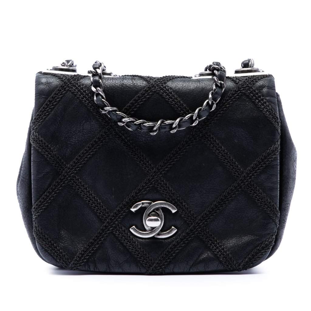 Chanel Mini CC Iridescent Calfskin Diamond Stitch Flap Black Leather Very good - Front View