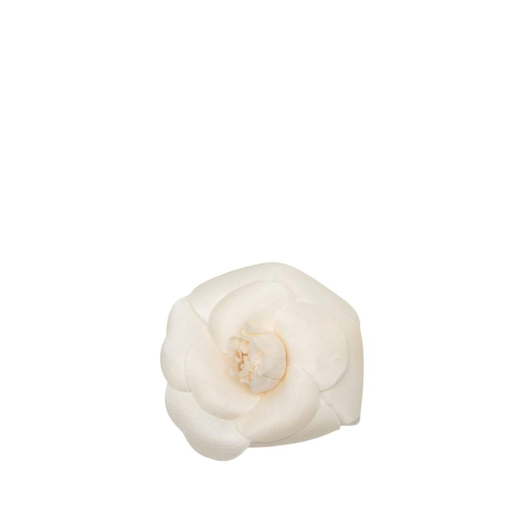 Chanel Canvas Camellia Brooch White Very good - Front View