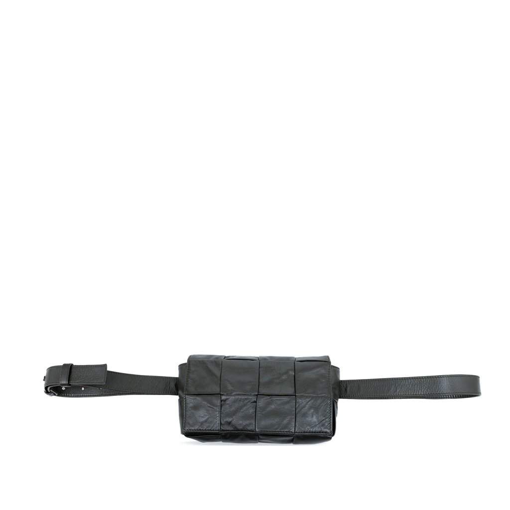 Bottega Veneta Paper Calfskin Intrecciato Cassette Belt Bag Other Leather Very good condition - Front View