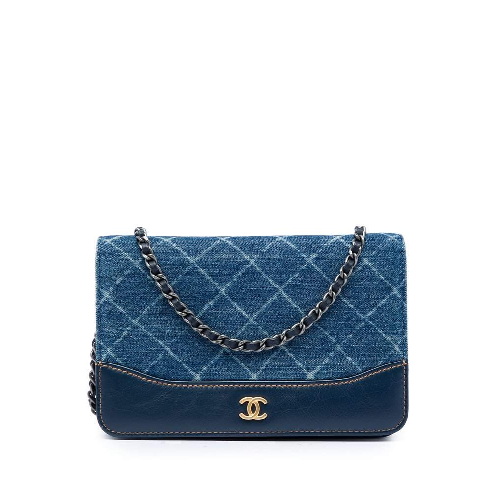 Chanel Printed Denim and Calfskin Gabrielle Wallet On Chain Blue Very good condition - Front View