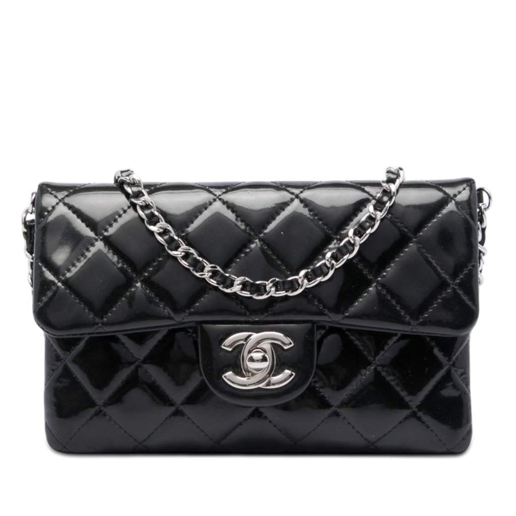 Chanel CC Quilted Patent Flap Crossbody Black Leather Very good condition - Front View