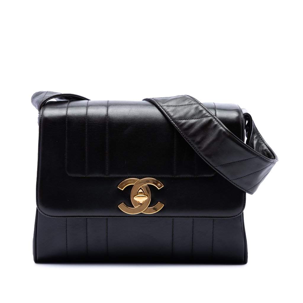 Chanel Vertical Quilt Lambskin Flap Black Leather Very good condition - Front View