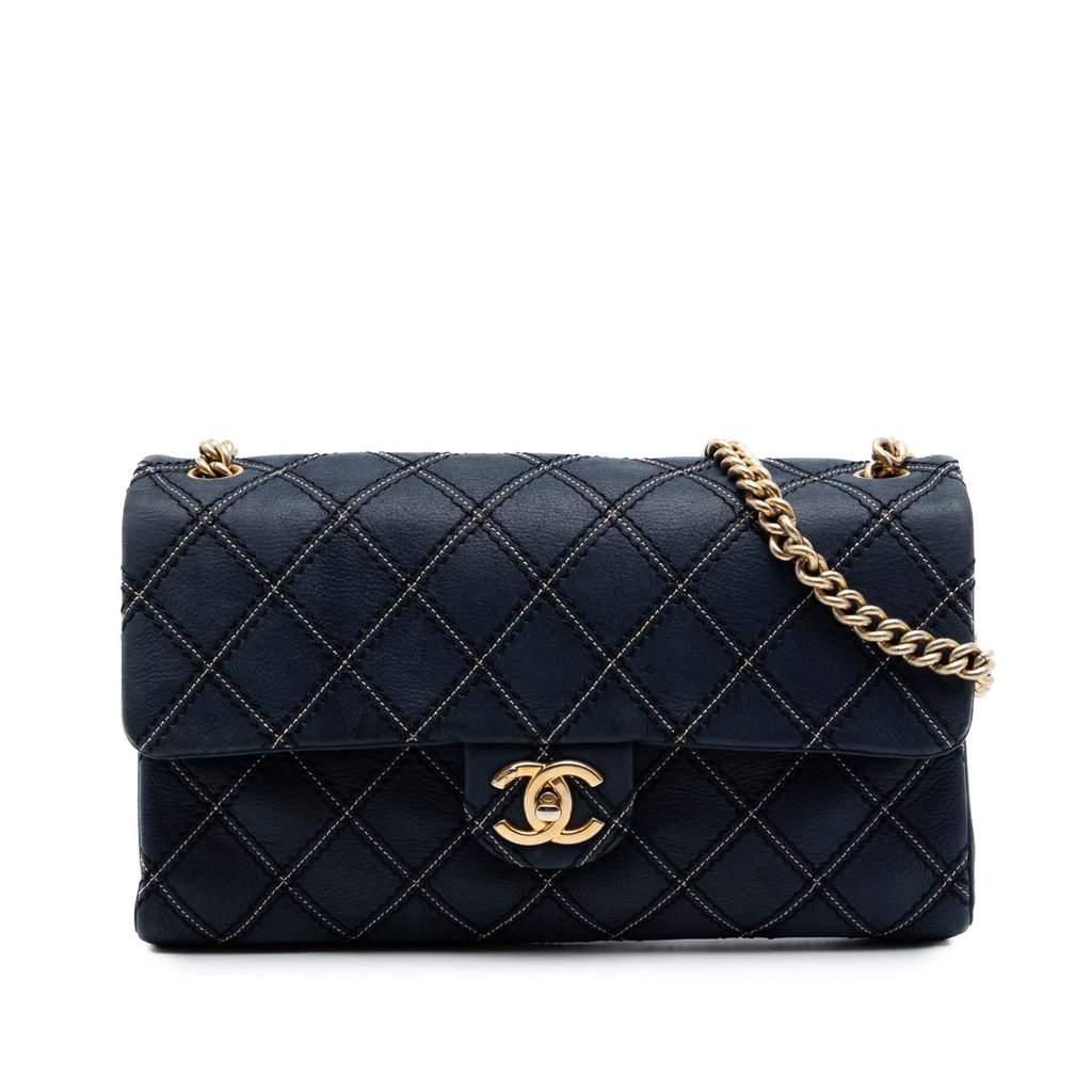 Chanel Jumbo Quilted Calfskin Triple Stitched Flap Blue Leather Very good condition - Front View