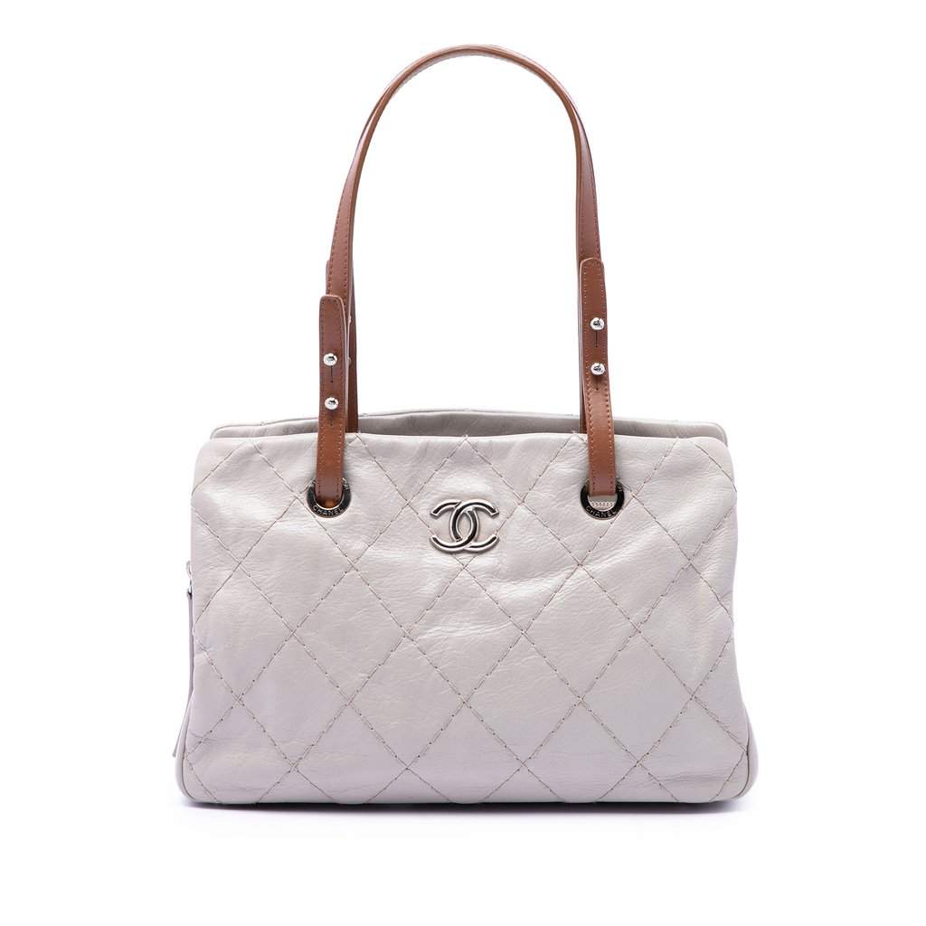 Chanel Glazed Calfskin On the Road Tote White Leather Very good - Front View