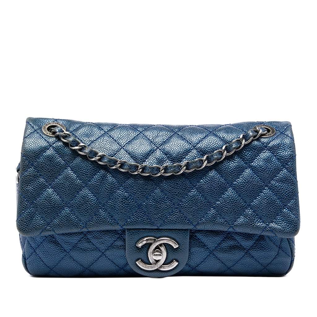 Chanel Medium Quilted Iridescent Caviar Easy Flap Blue Leather Very good condition - Front View