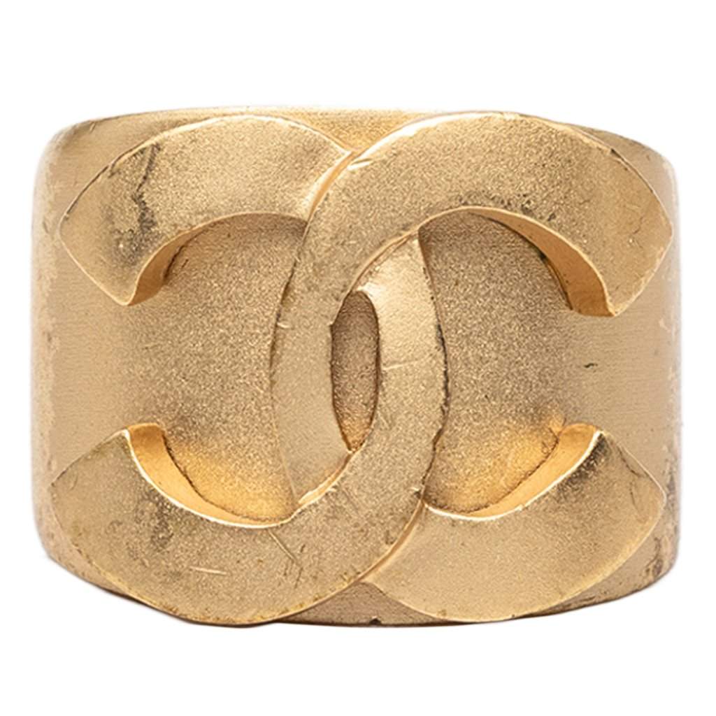 Chanel CC Gold Plated Band Ring Gold Metal Very good - Front View