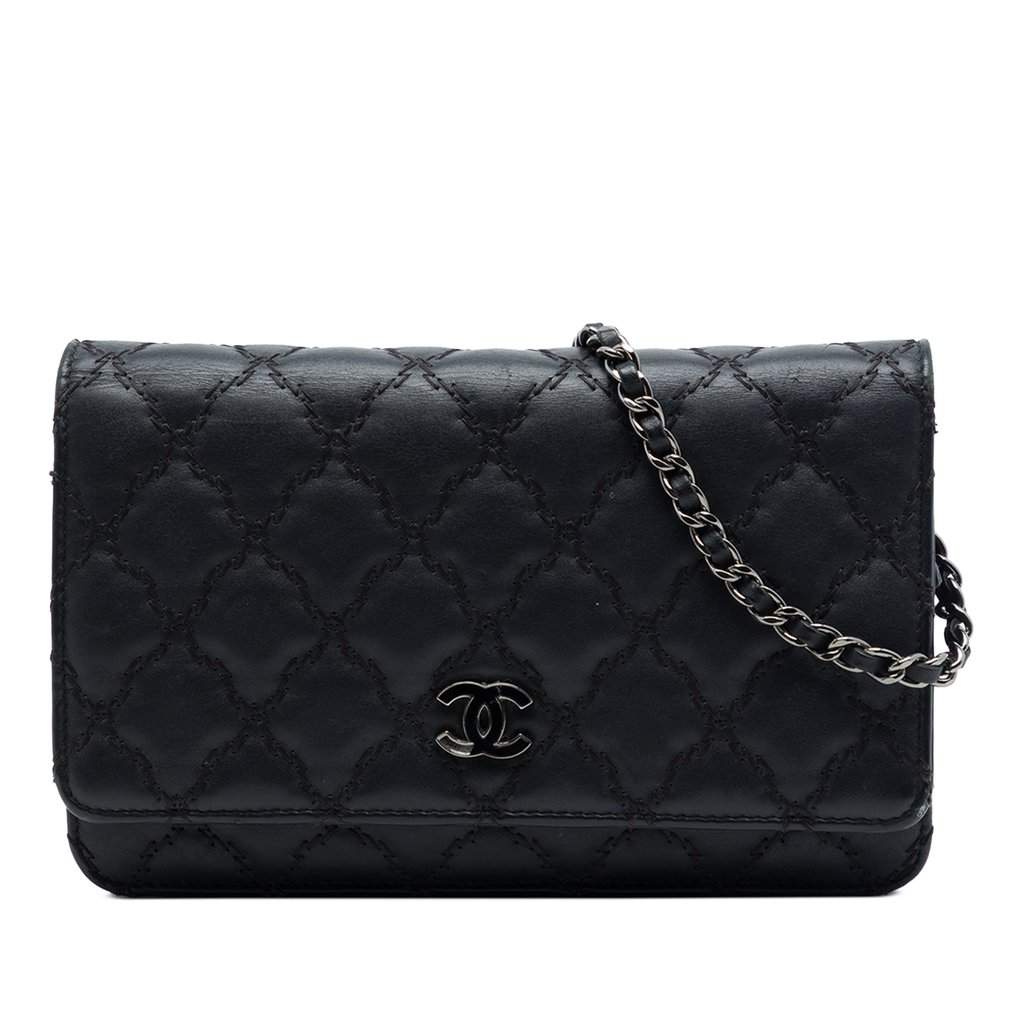 Chanel CC Quilted Calfskin Double Stitch Hamptons Wallet On Chain Black Leather Very good condition - Front View