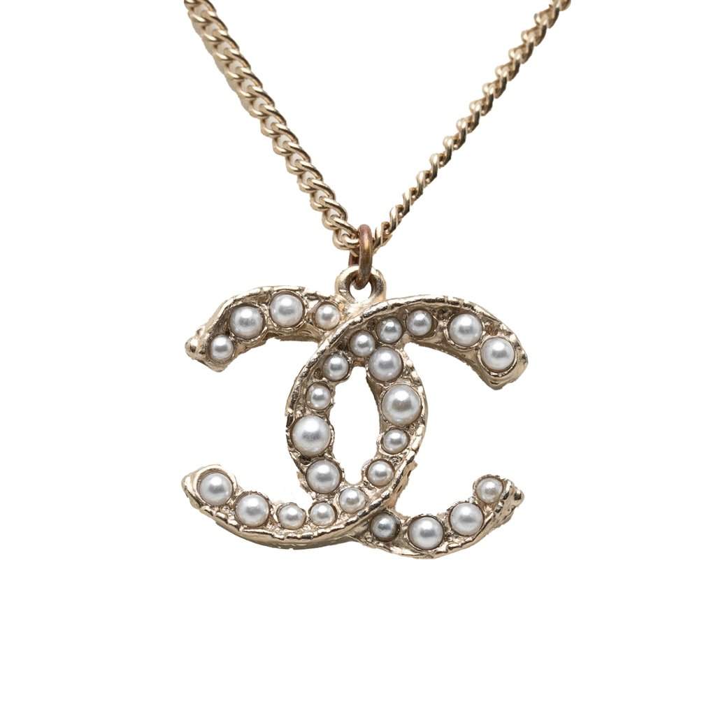 Chanel CC Gold Plated Faux Pearl Pendant Necklace Gold Metal Very good condition - Front View