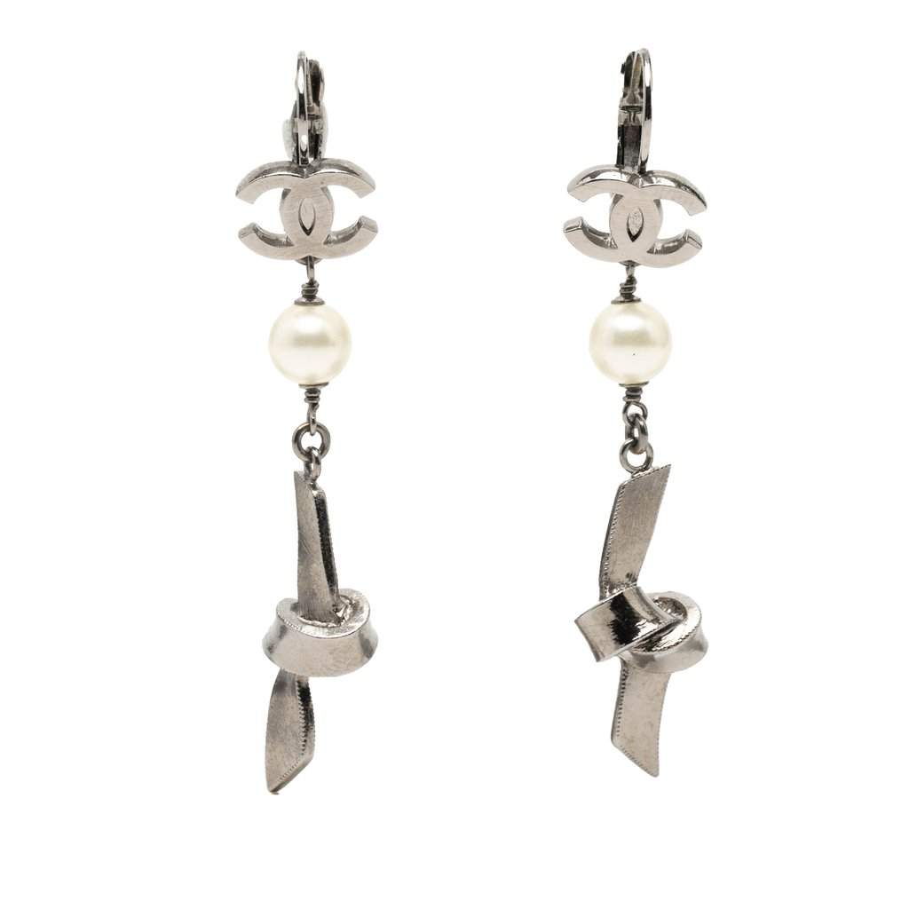Chanel CC Brass Plated Faux Pearl Ribbon Knot Dangle Earrings Silver Metal Very good condition - Front View