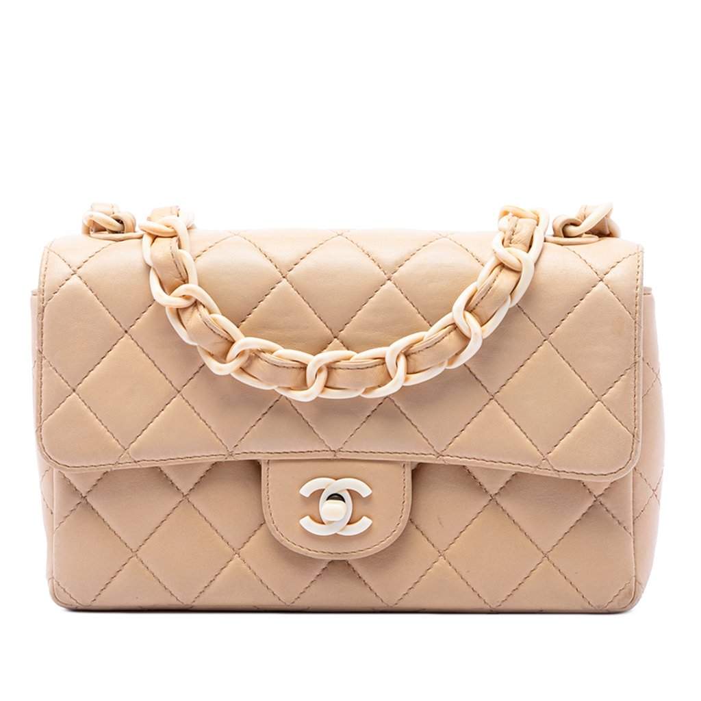 Chanel CC Quilted Lambskin Resin Chain Single Flap Beige Leather Very good condition - Front View