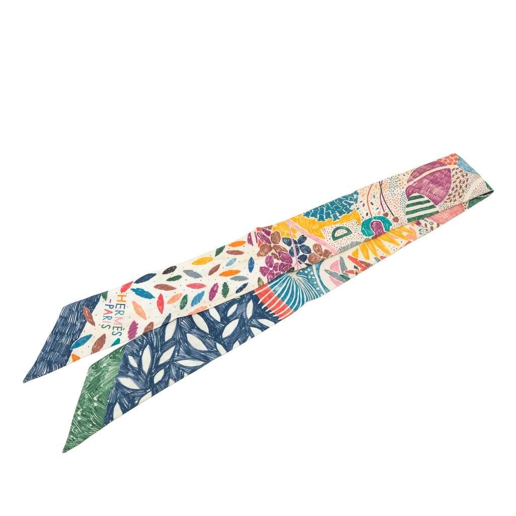 Hermès Chacun Fait Son Nid Silk Twilly Scarf Blue Very good condition - Front View