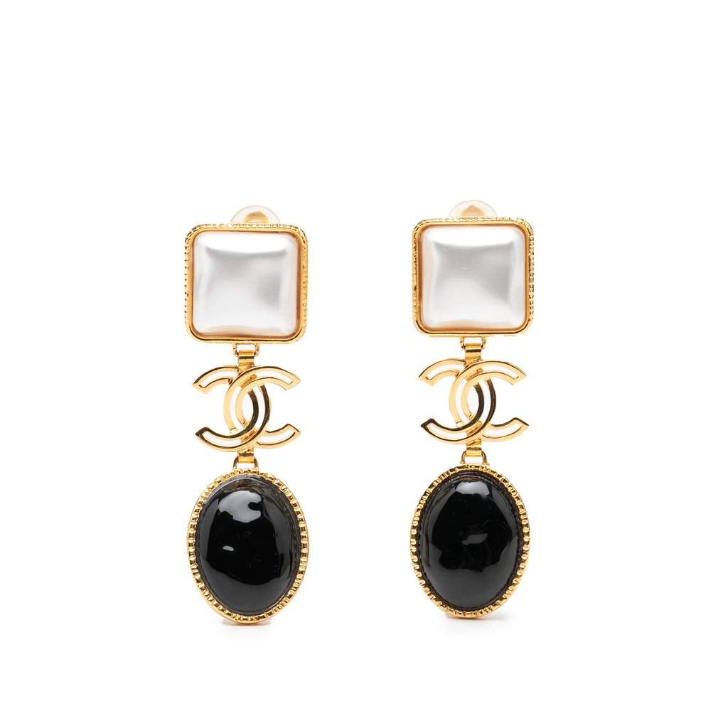 Chanel CC Gold Plated Faux Pearl and Resin Drop Clip On Earrings Gold Metal Very good condition - Front View