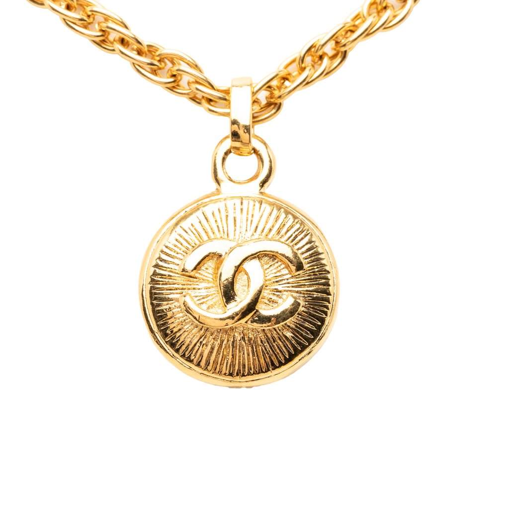 Chanel CC Gold Plated Medallion Sunburst Pendant Necklace Gold Metal Very good condition - Front View