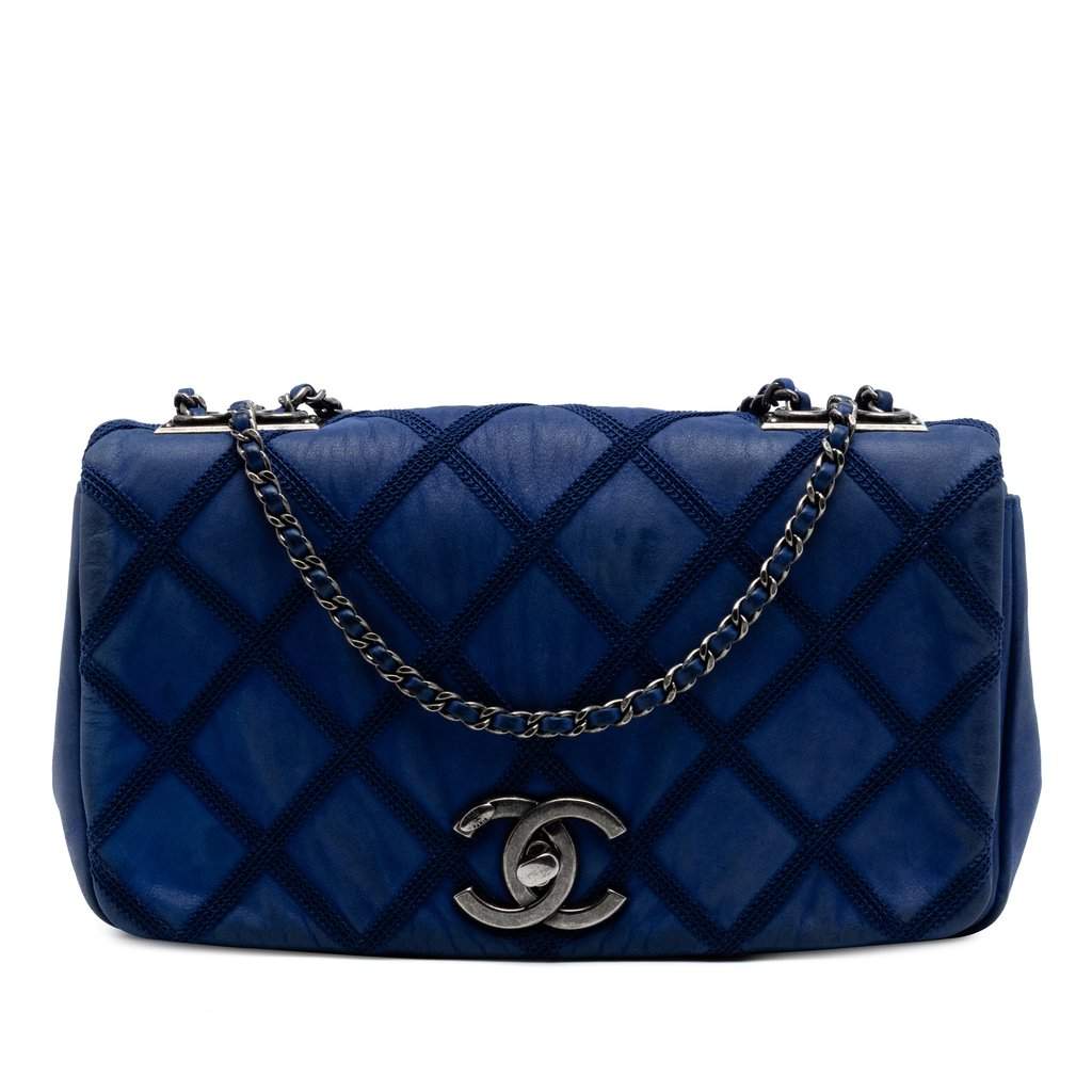 Chanel Small Iridescent Calfskin Diamond Stitch Chain Flap Blue Leather Very good - Front View