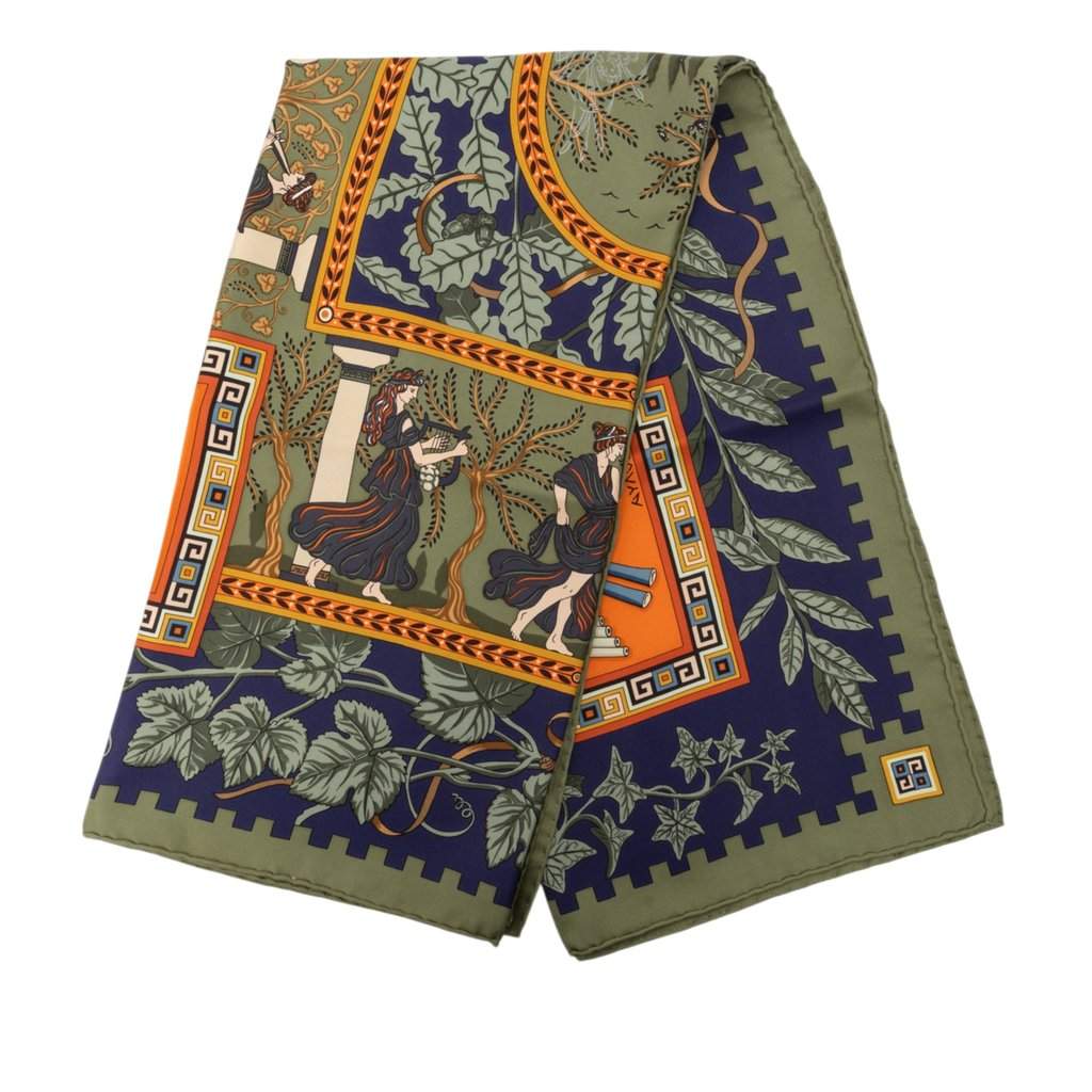 Hermès Musique des Dieux Silk Scarf 90 Green Very good condition - Front View