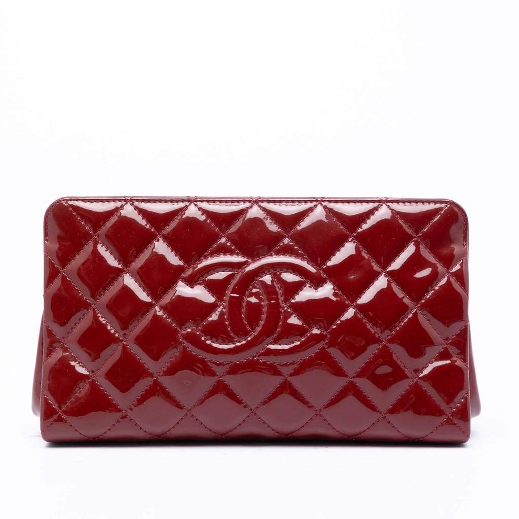 Chanel CC Quilted Patent Timeless Clutch Red Leather Very good condition - Front View