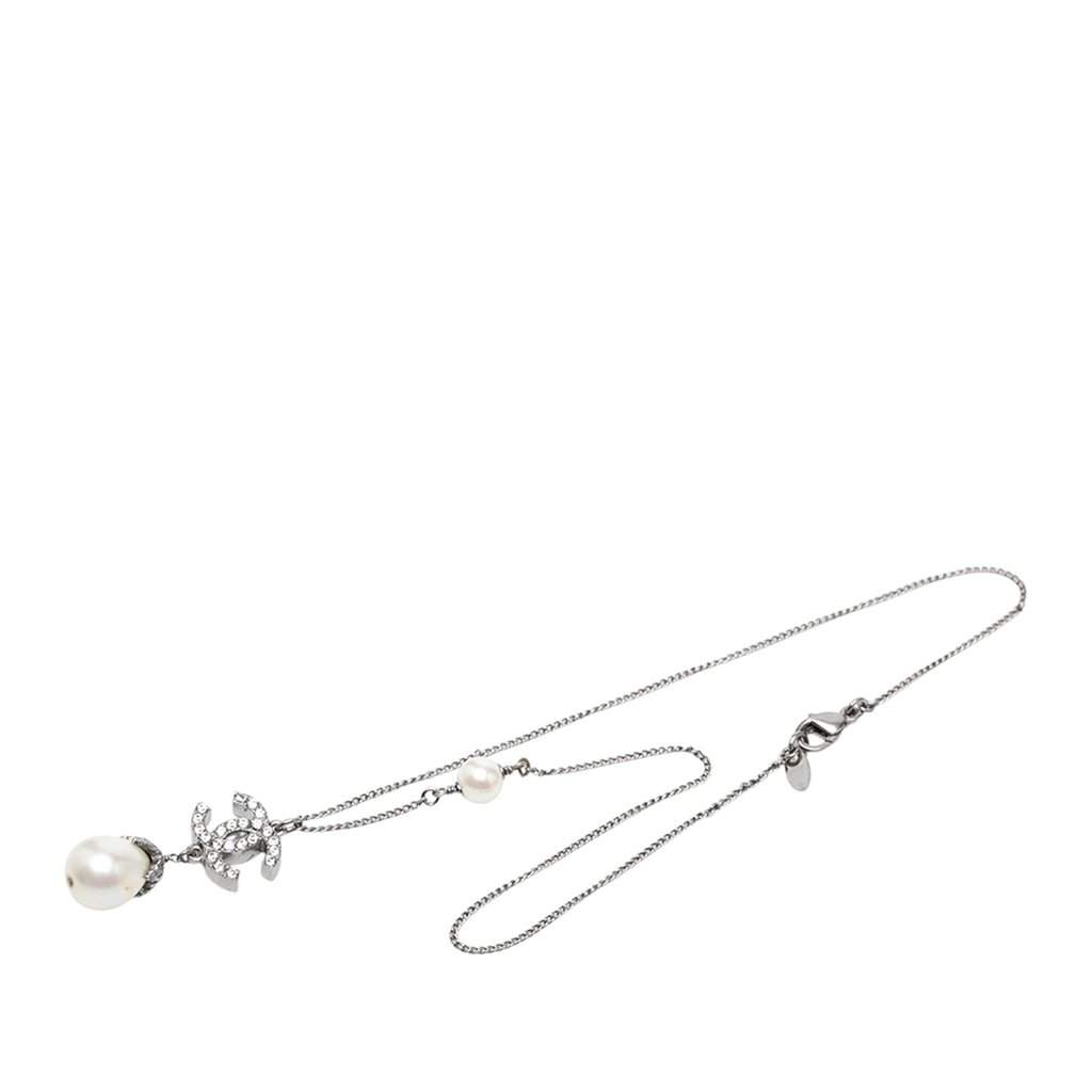 Chanel CC Brass Strass Faux Pearl Pendant Necklace Silver Metal Very good condition - Front View