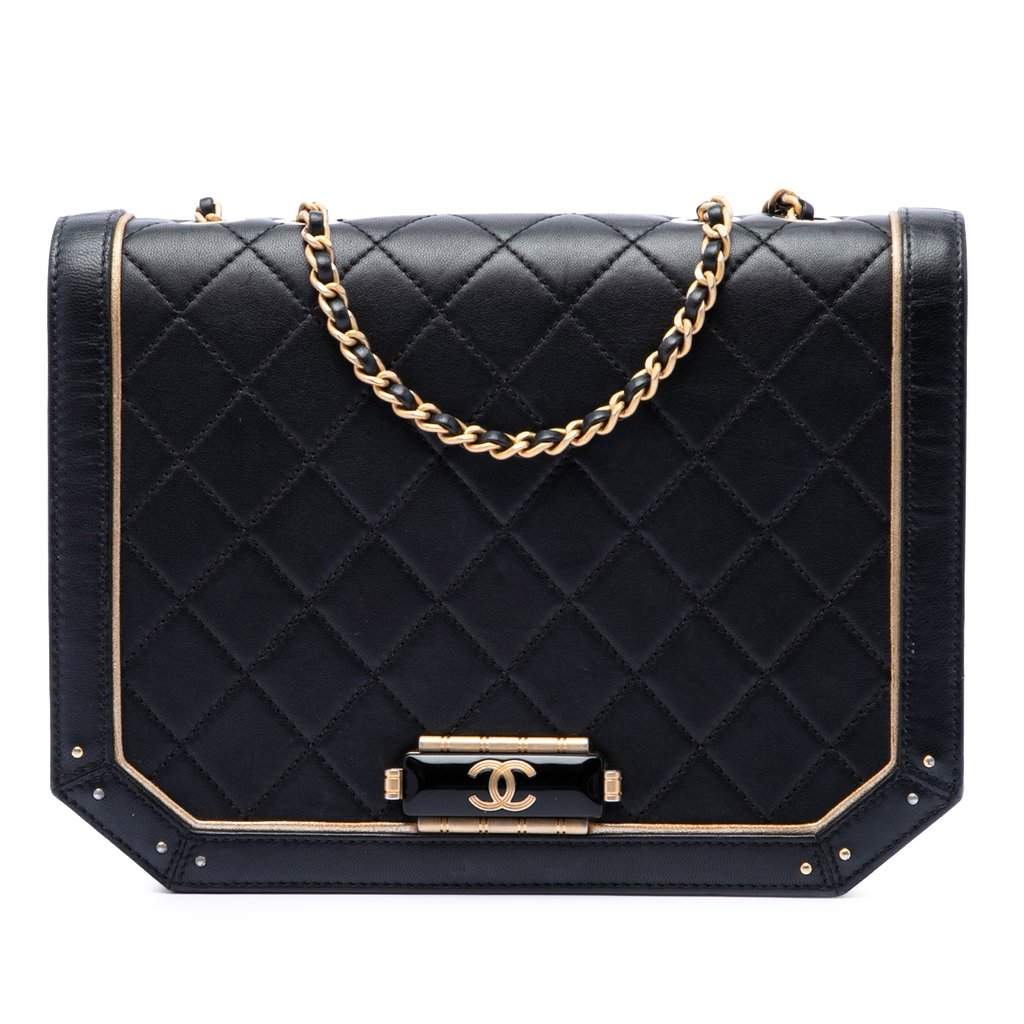Chanel Quilted Calfskin Octagon CC Clasp Flap Black Leather Very good condition - Front View