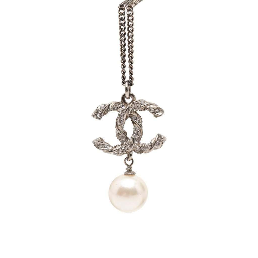 Chanel Brass Faux Pearl and Strass Twisted CC Pendant Necklace Silver Metal Very good - Front View