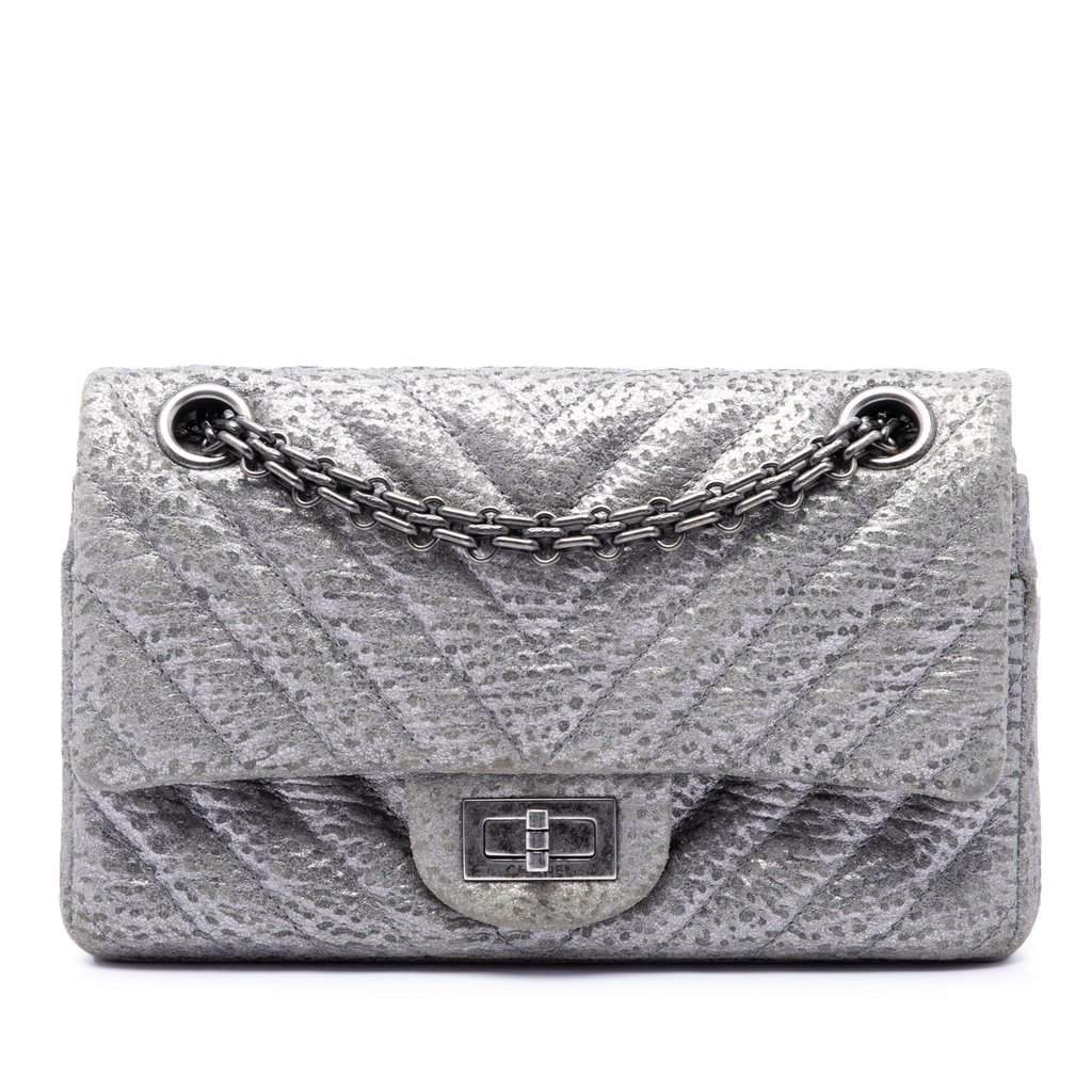 Chanel Chevron Metallic Textured Calfskin Reissue 2.55 Double Flap 224 Silver Leather Very good condition - Front View