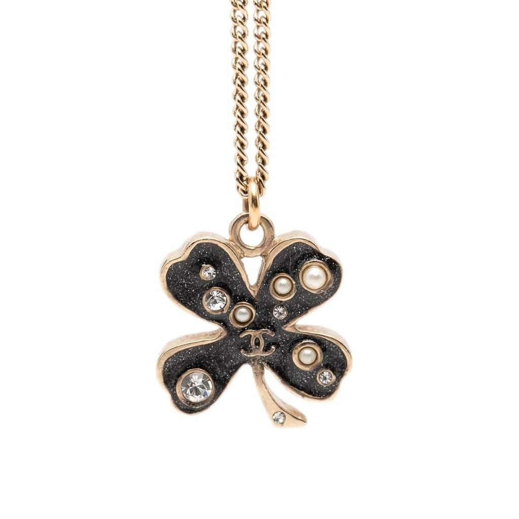 Chanel CC Gold Plated and Enamel Strass Faux Pearl Clover Pendant Necklace Gold Metal Very good condition - Front View