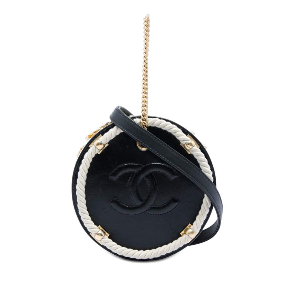 Chanel Crumpled Calfskin En Vogue Round Bag Black Leather Very good condition - Front View