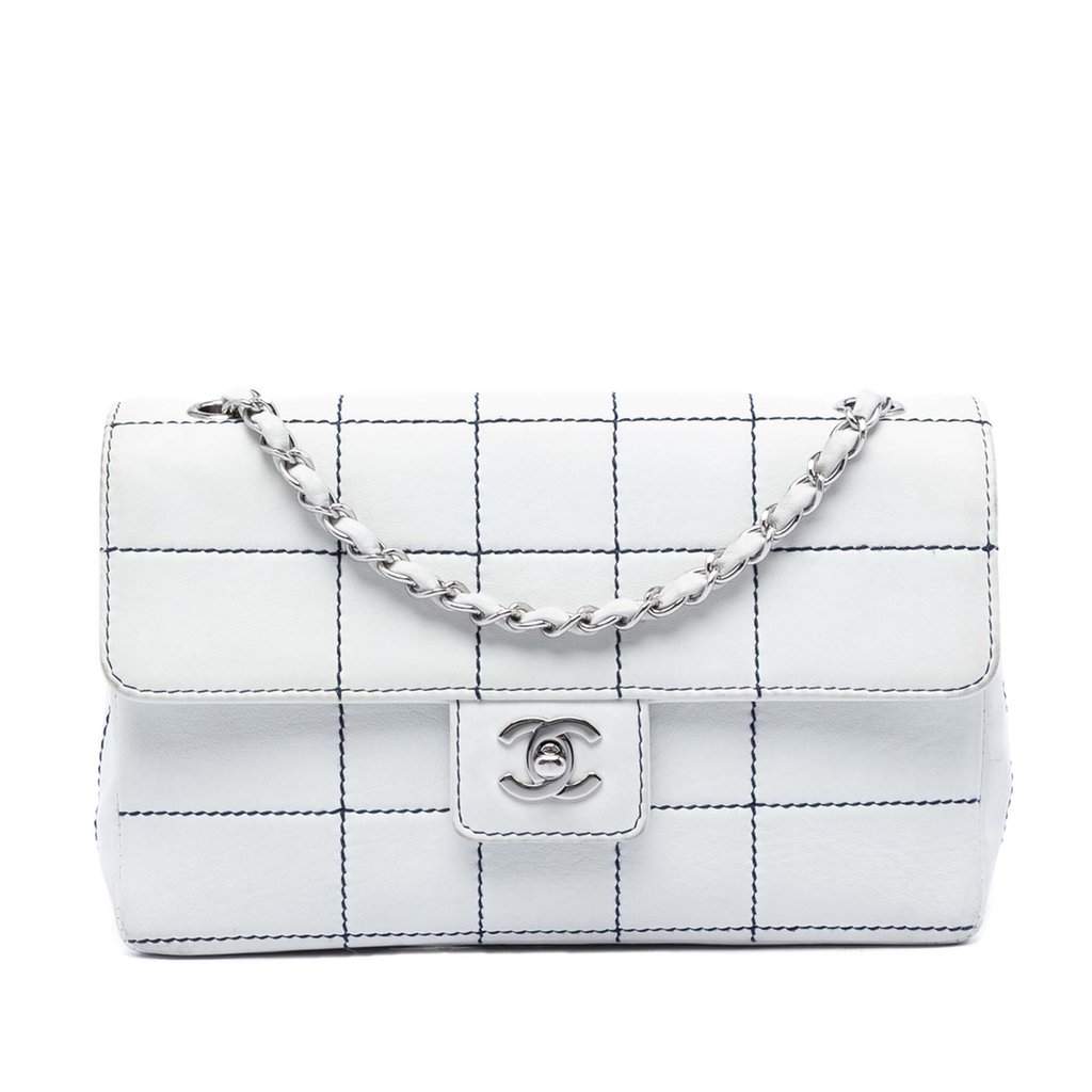 Chanel Medium Chocolate Bar Lambskin Stitched Flap White Leather Very good condition - Front View