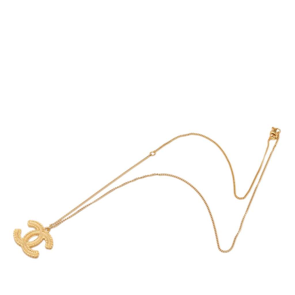 Chanel CC Gold Plated Pendant Necklace Gold Metal Very good condition - Front View