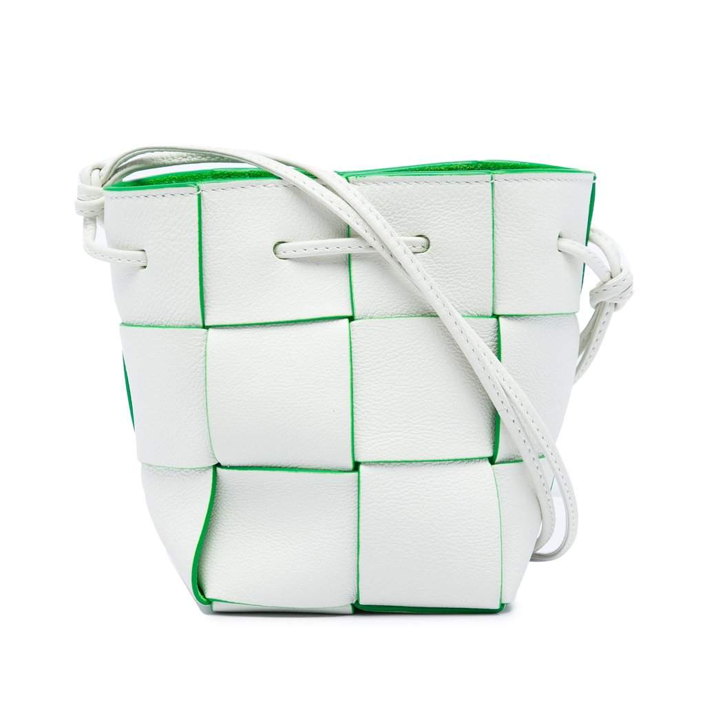 Bottega Veneta Mini Nappa Maxi Intrecciato Cassette Bucket Bag White Leather Never worn - Front View
