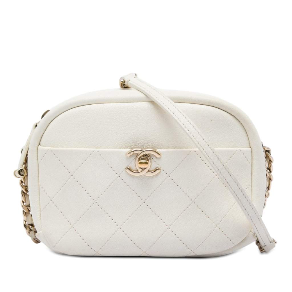 Chanel Small Quilted Goatskin Casual Trip Camera Bag White Leather Very good condition - Front View