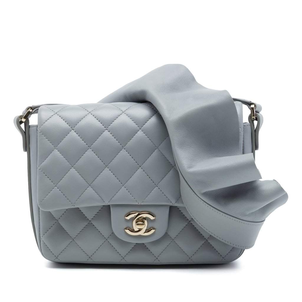 Chanel Quilted Calfskin Bolero de Chanel Flap MultiColor Leather Very good condition - Front View