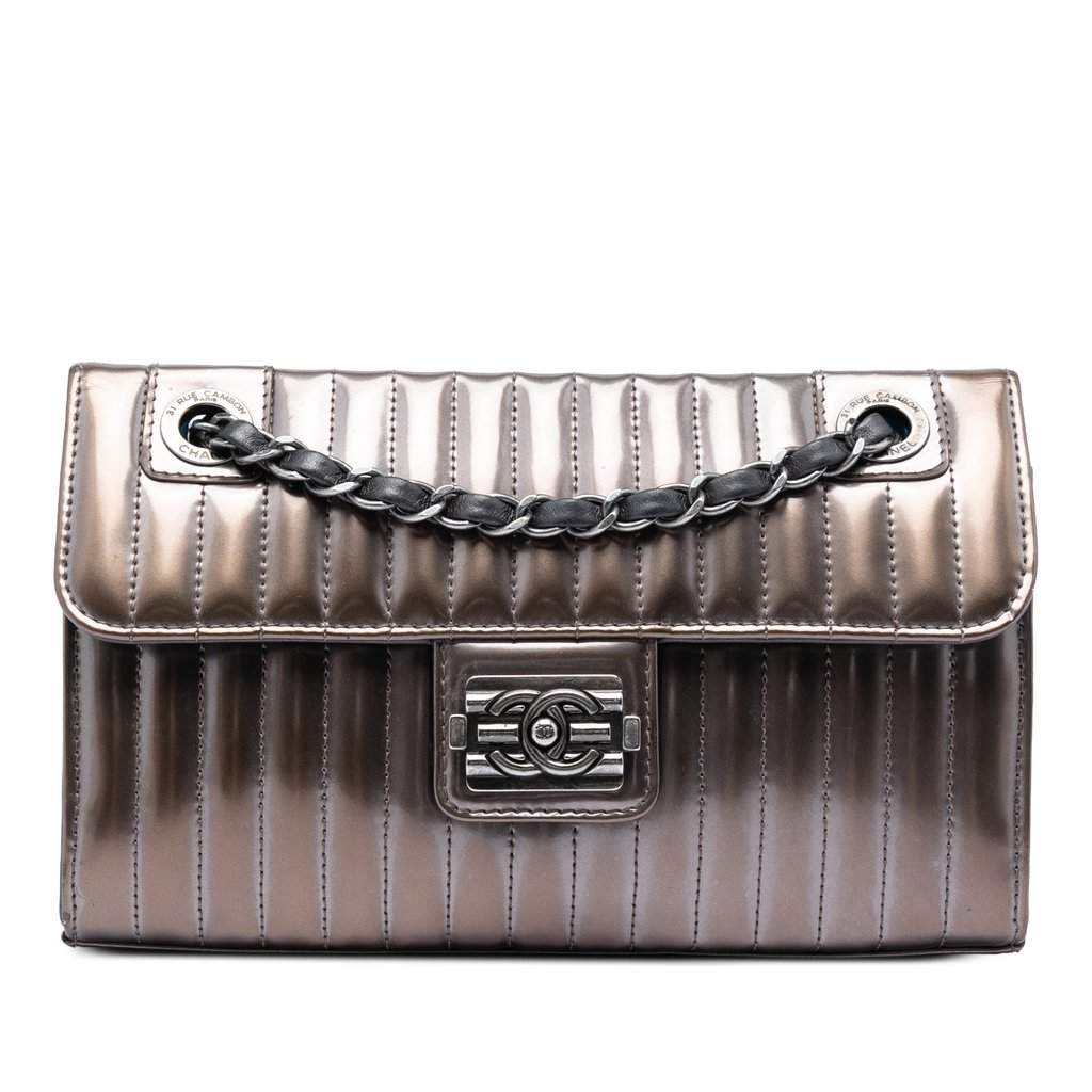 Chanel Small Vertical Quilted Patent Maharaja Express Flap Grey Leather Very good condition - Front View