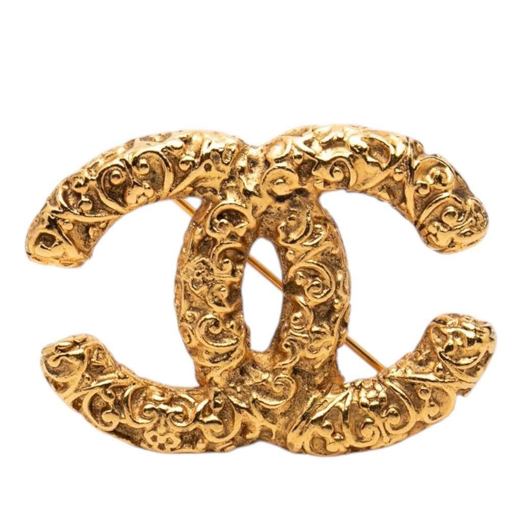 Chanel CC Gold Plated Baroque Embossed Brooch Gold Metal Very good condition - Front View
