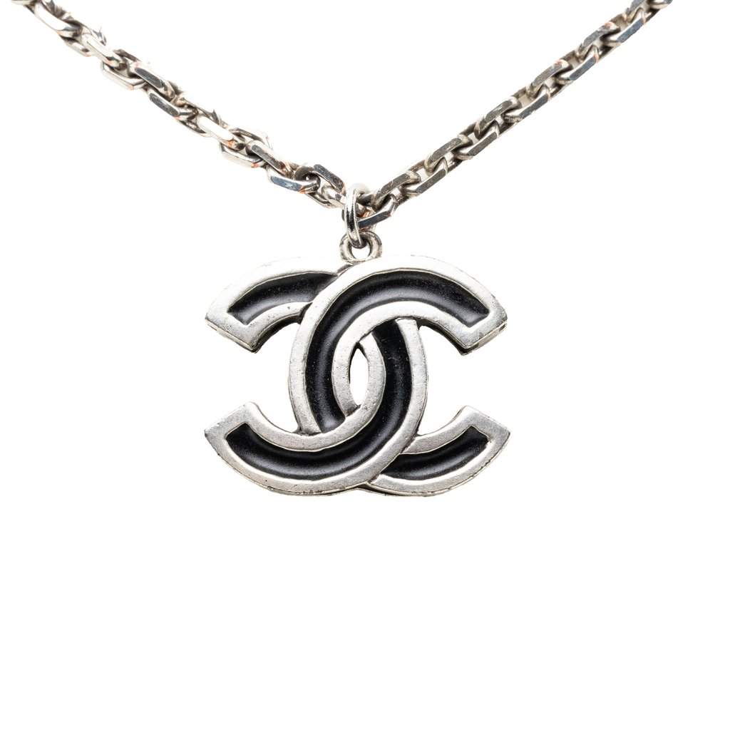 Chanel CC Brass Enamel Pendant Necklace Silver Metal Very good condition - Front View