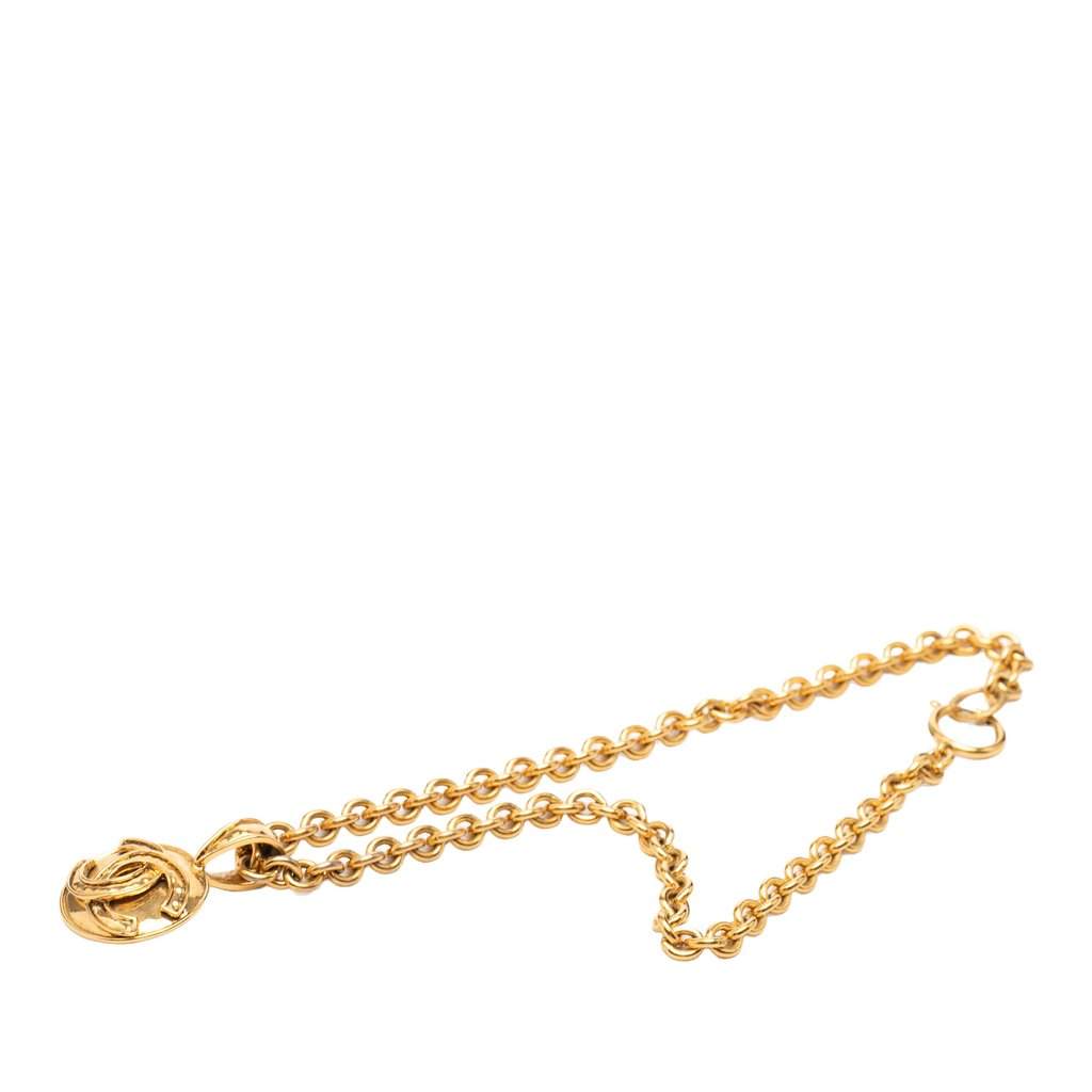 Chanel CC Gold Plated Round Pendant Necklace Gold Metal Very good condition - Front View