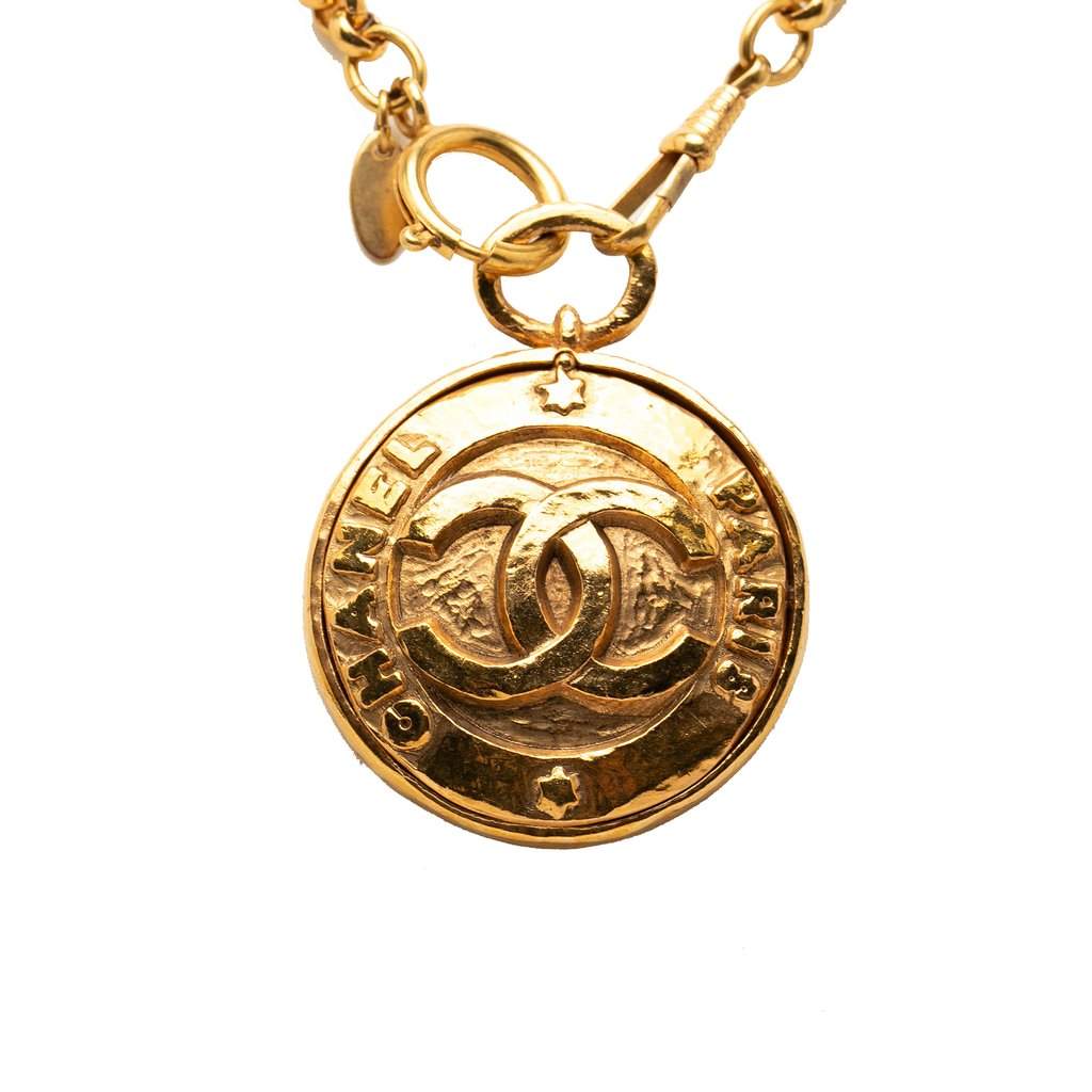Chanel CC Gold Plated Medallion Mirror Pendant Necklace Gold Metal Very good condition - Front View